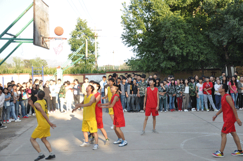 我校举行师生篮球友谊赛