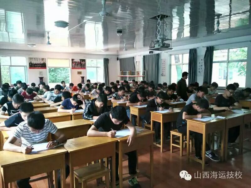 忻州市鉴定中间对我校119名装载机学员进行了考试